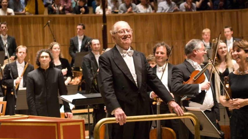 Charles Mackerras (1925-2010) conducts