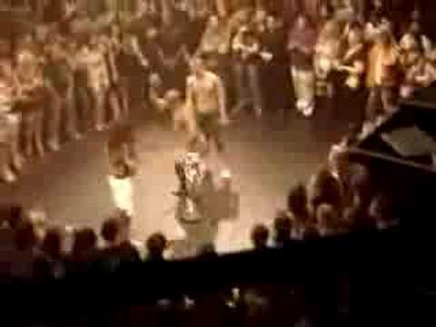 Capoeira ao contrário - YouTube