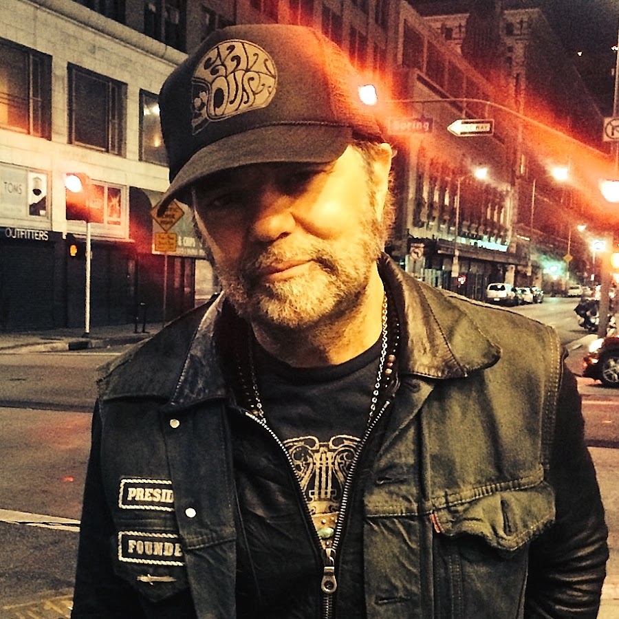 Daniel Lanois - Topic