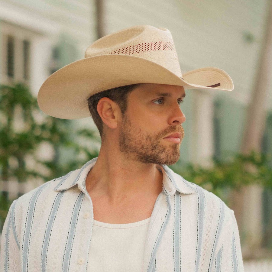 Dustin Lynch