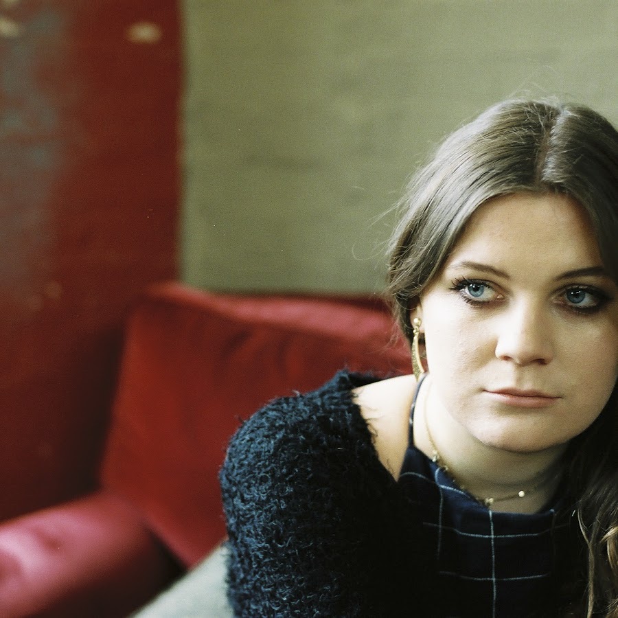 Brooke Bentham - Topic