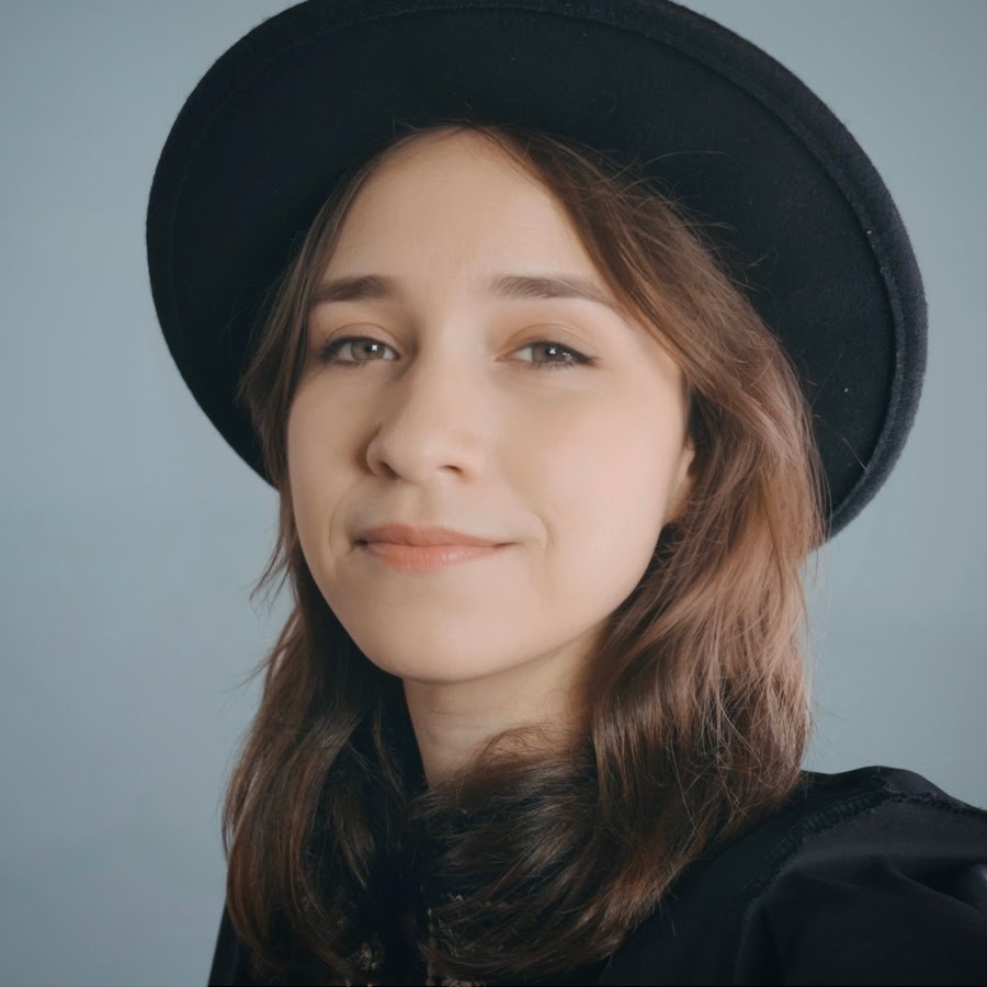 Elle Cordova