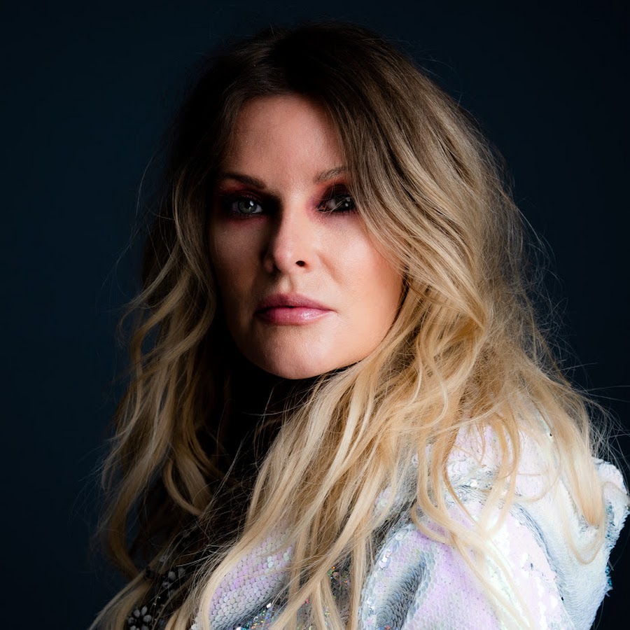Elizabeth Cook
